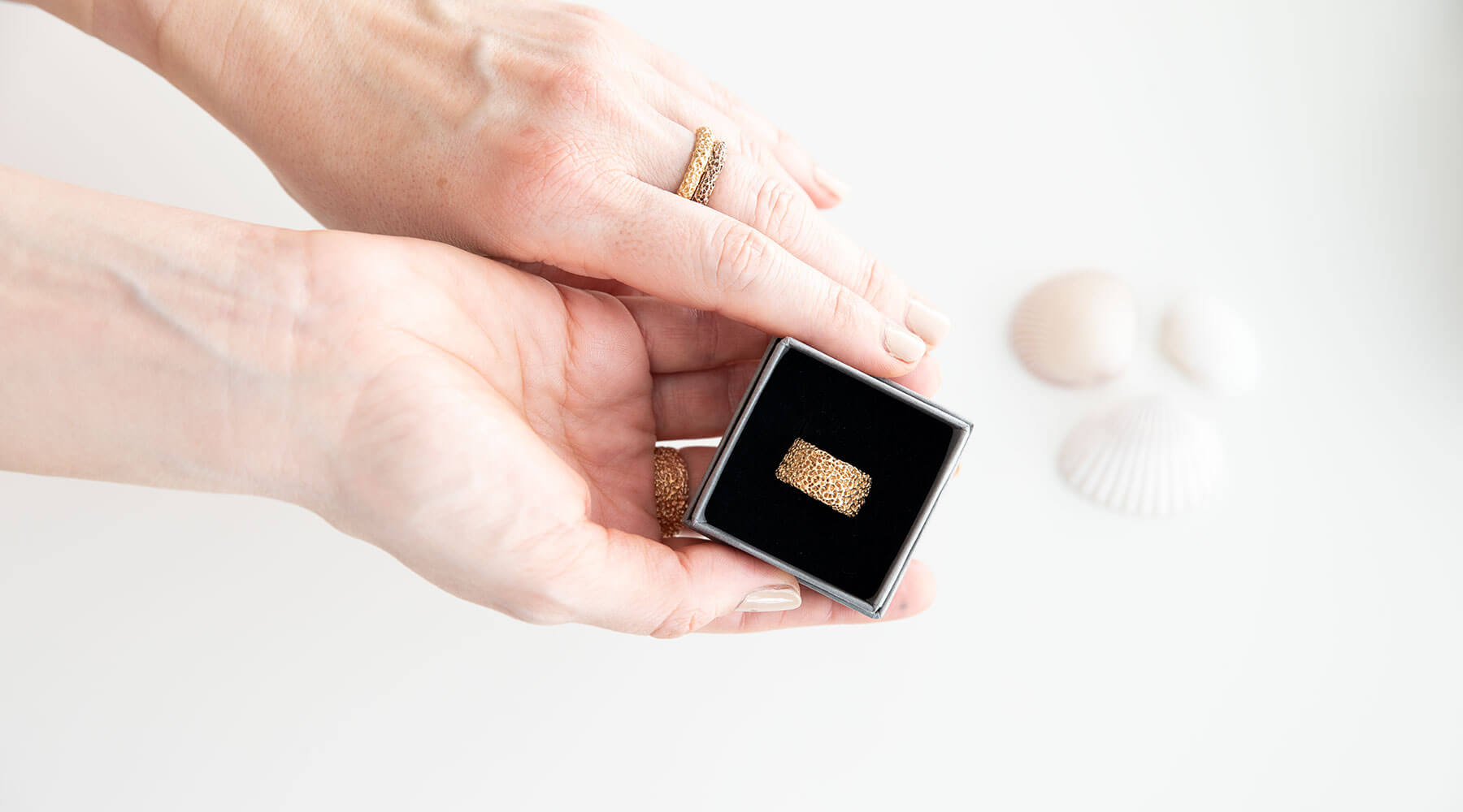 3 TIPPS: Bronzeschmuck einfach reinigen