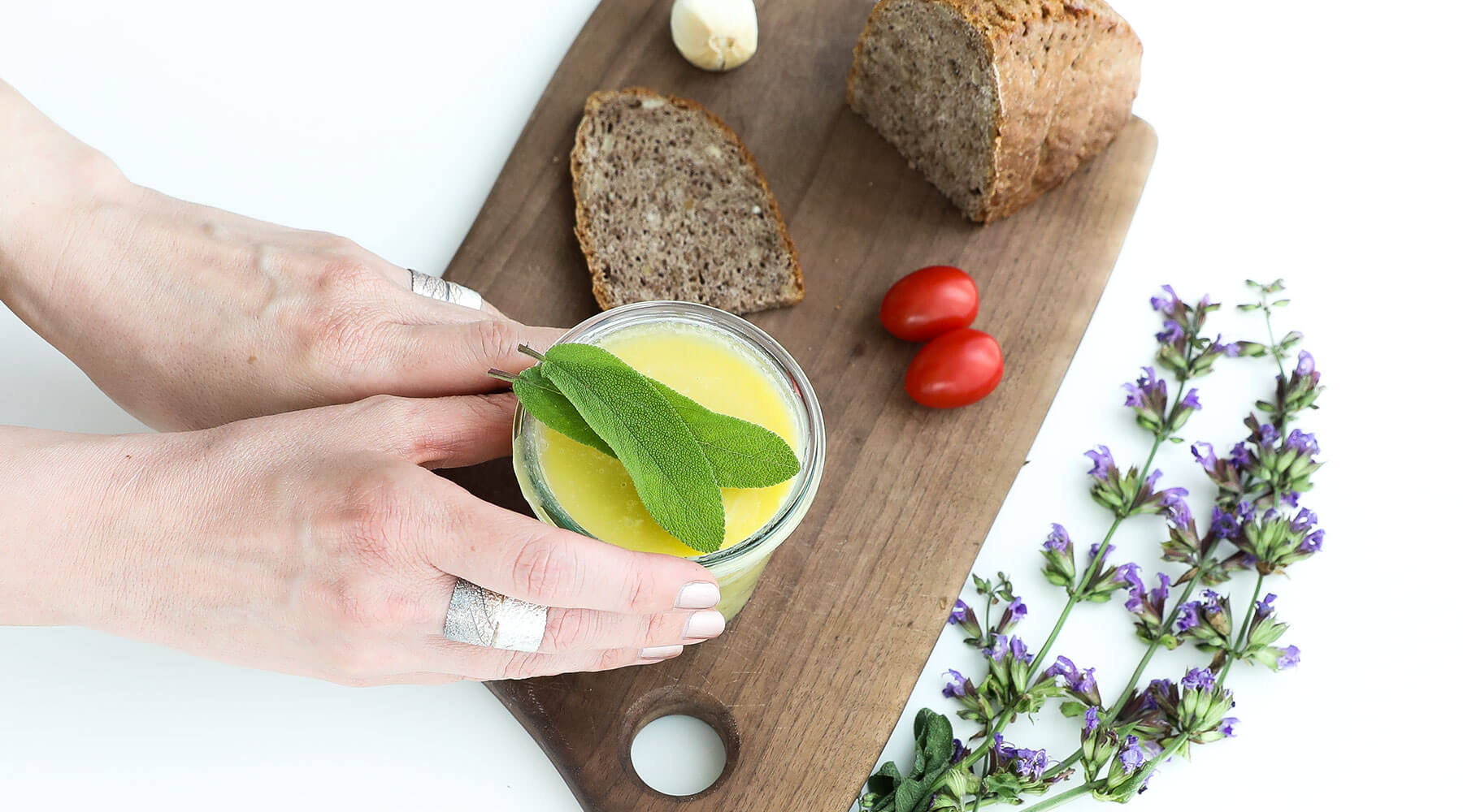 Salbeibutter mit frischem Salbei selbst gemacht