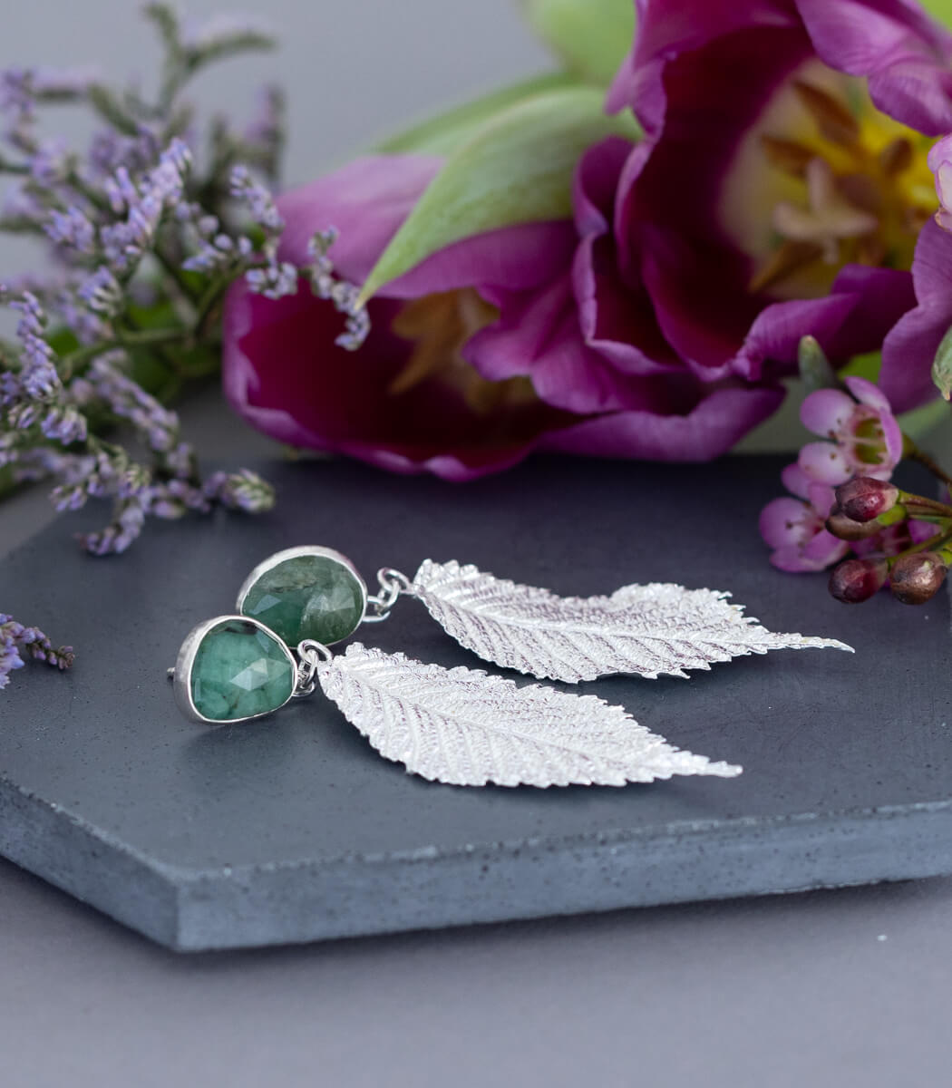 Ulmenblatt Ohrhänger Smaragd Silber