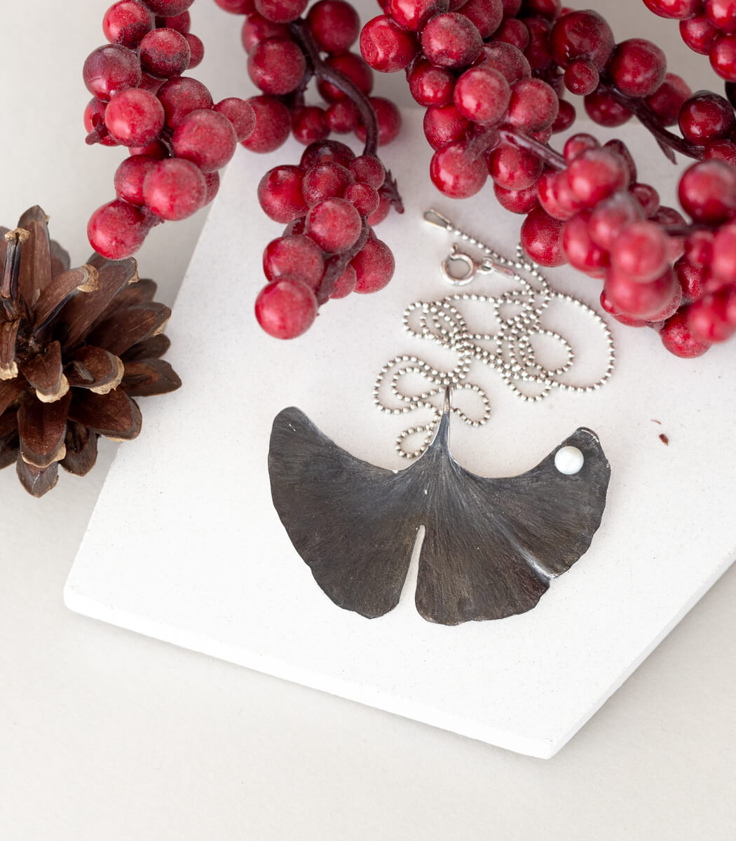 Ginkgo Anhänger Silber mit Perle