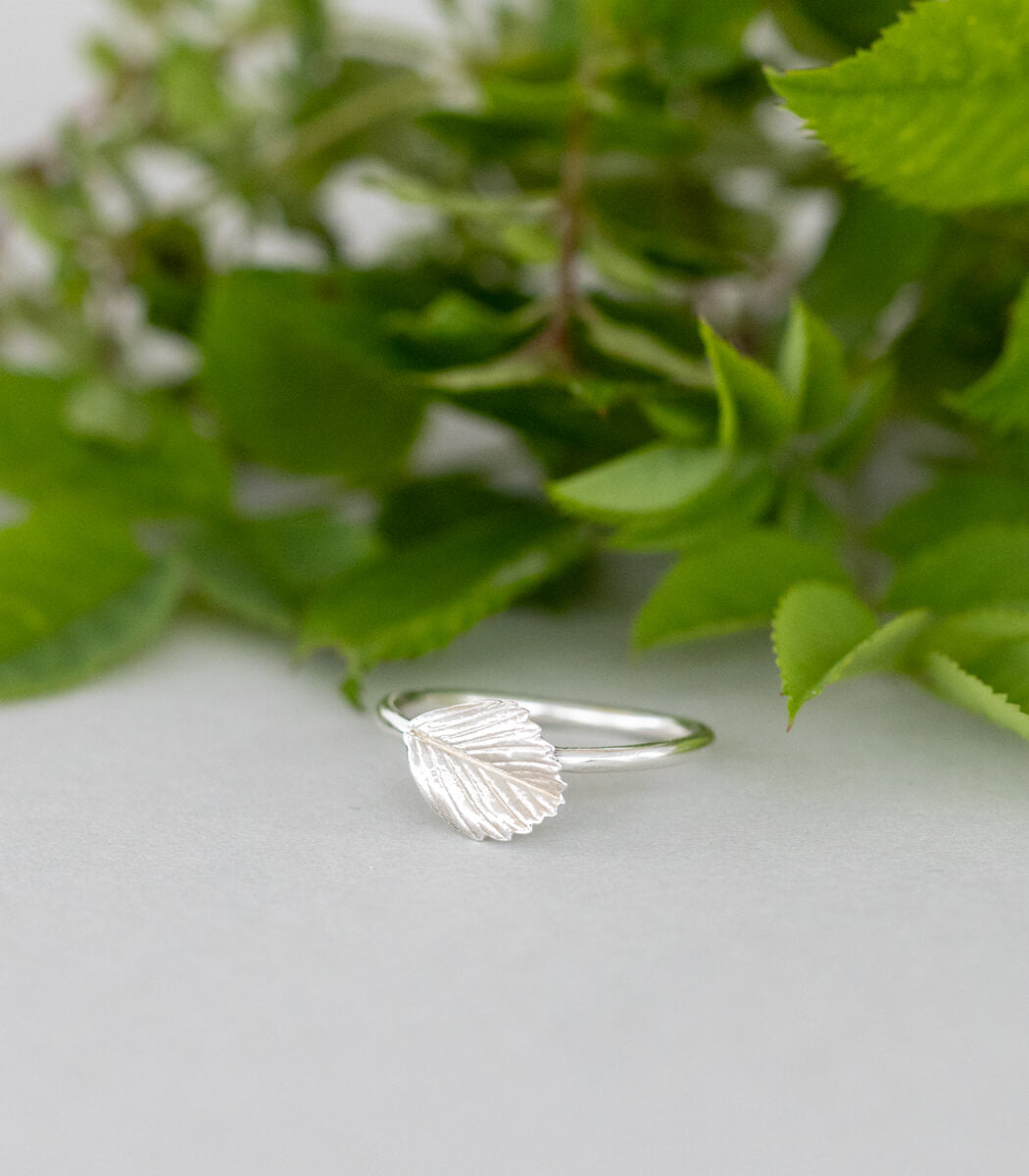 Erdbeerblatt Ring Silber Gr. 51