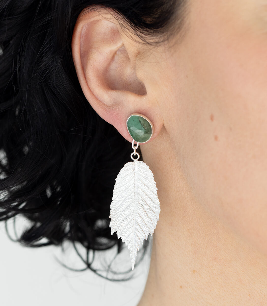 Ulmenblatt Ohrhänger Smaragd Silber