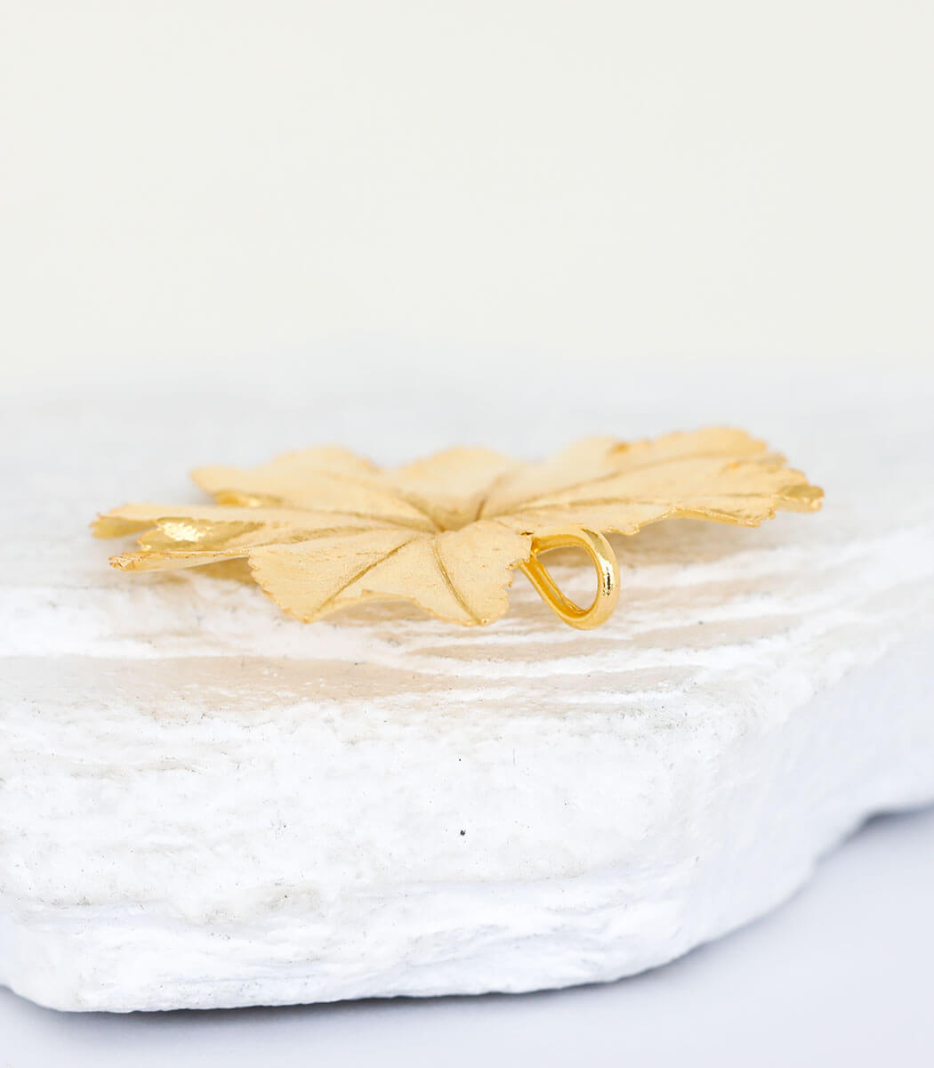 Gold Anhänger Frauenmantel