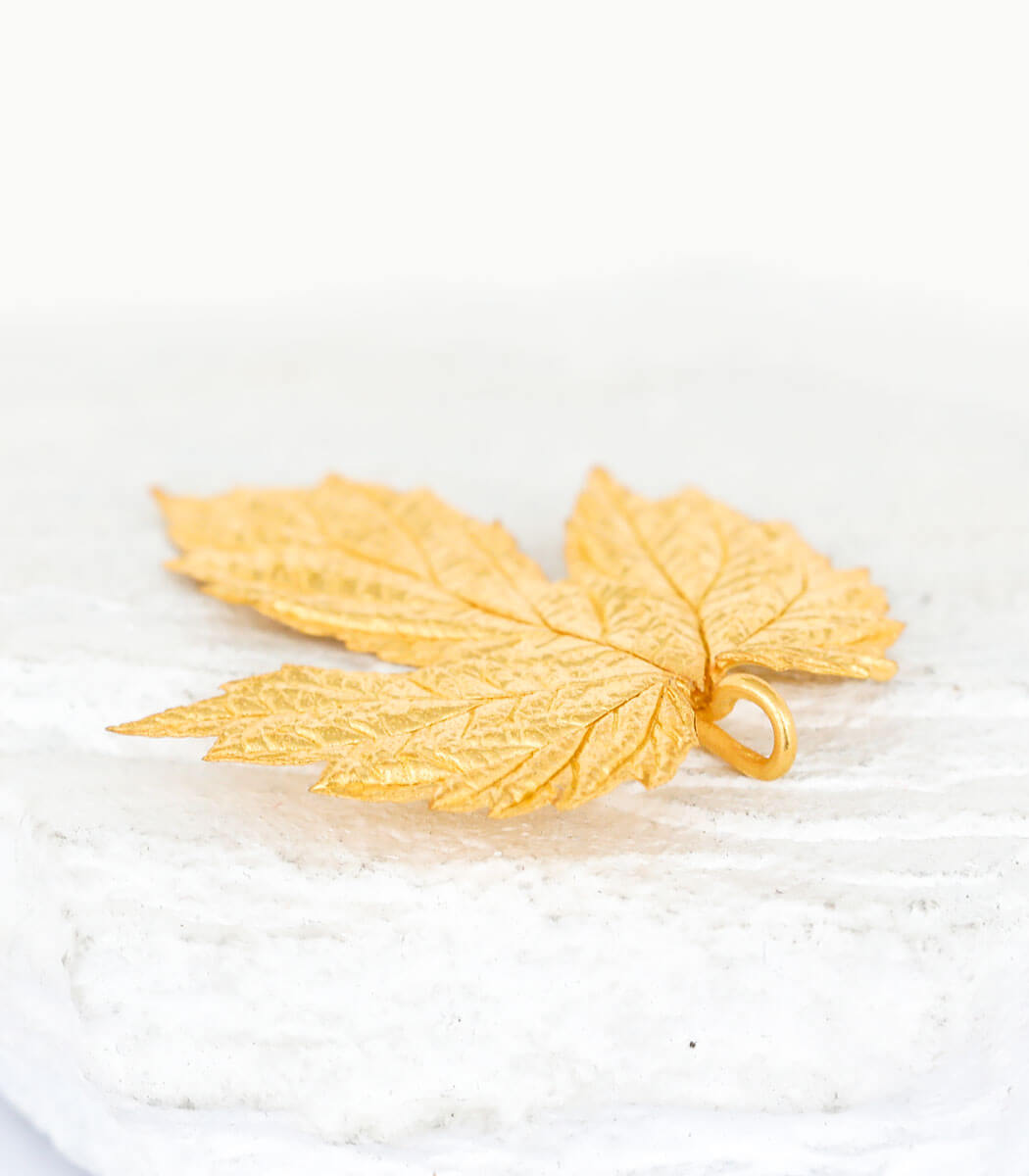 Gold Anhänger Hopfenblatt