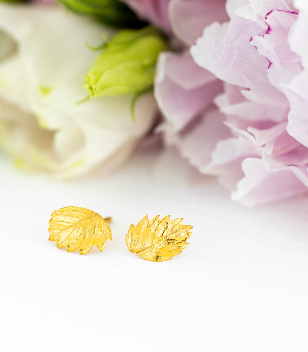 Gold Ohrstecker Erdbeerblatt