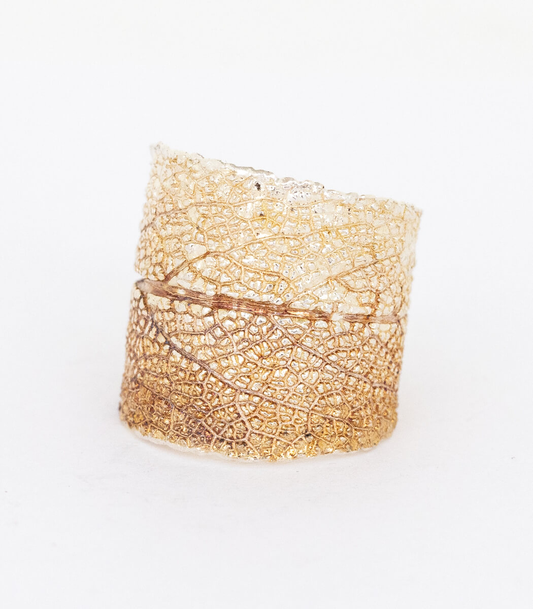 Salbeiblatt Silber Ring Gr. 53 – Nahaufnahme Oberseite, feine Salbeiblattstruktur in Recyclingsilber