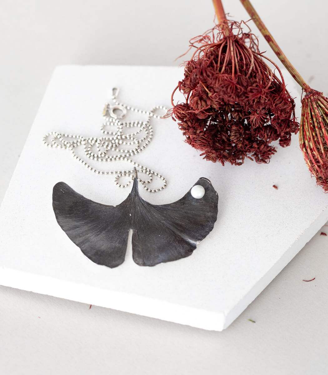 Ginkgo Anhänger Silber mit Perle