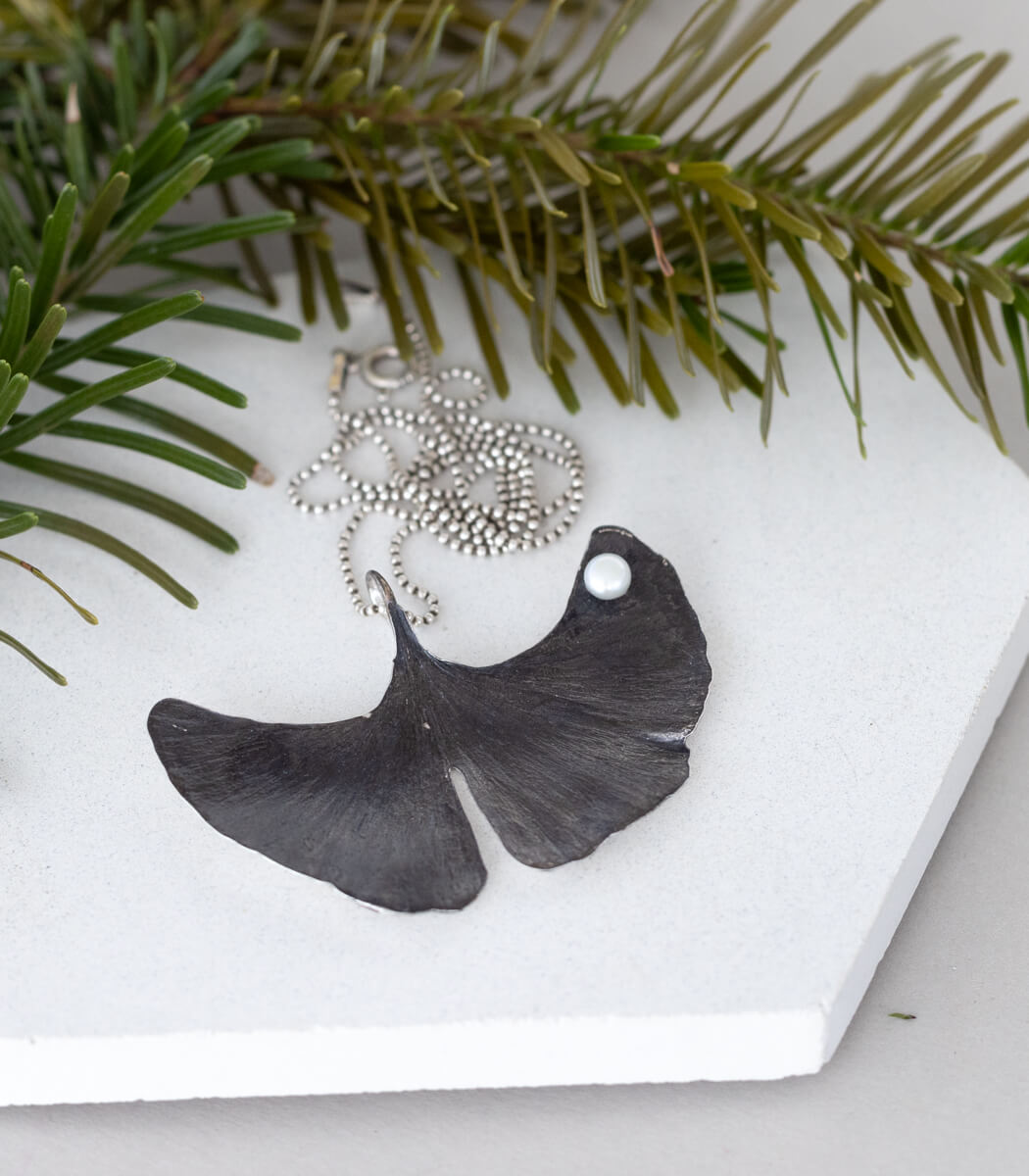 Ginkgo Anhänger Silber mit Perle