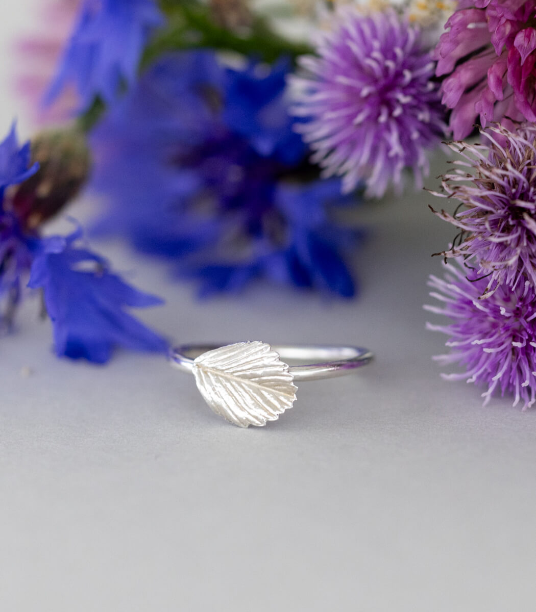 Erdbeerblatt Ring Silber Gr. 51
