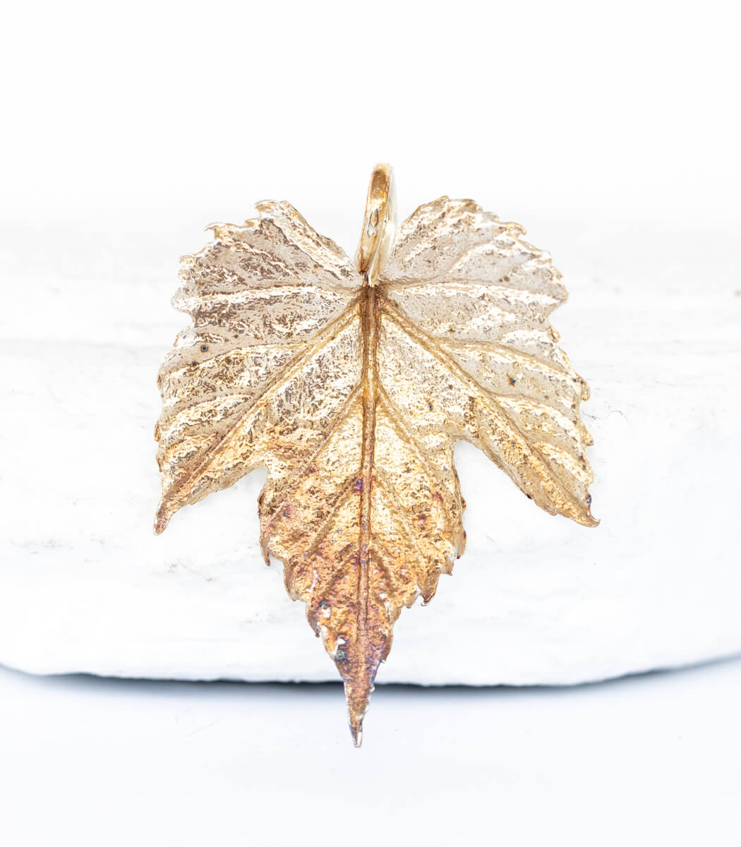 Vine leaf pendant silver