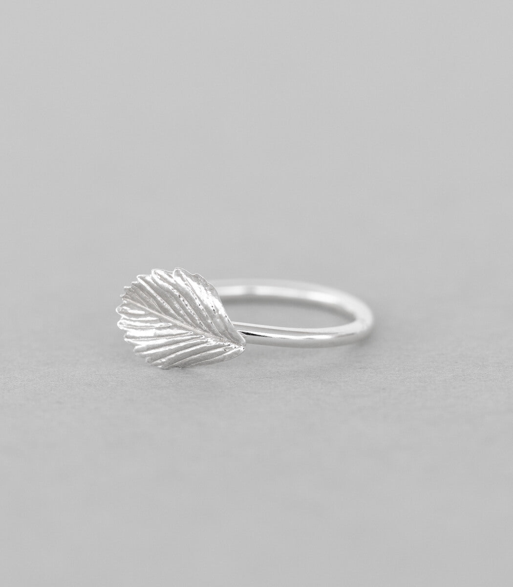 Erdbeerblatt Ring Silber Gr. 51