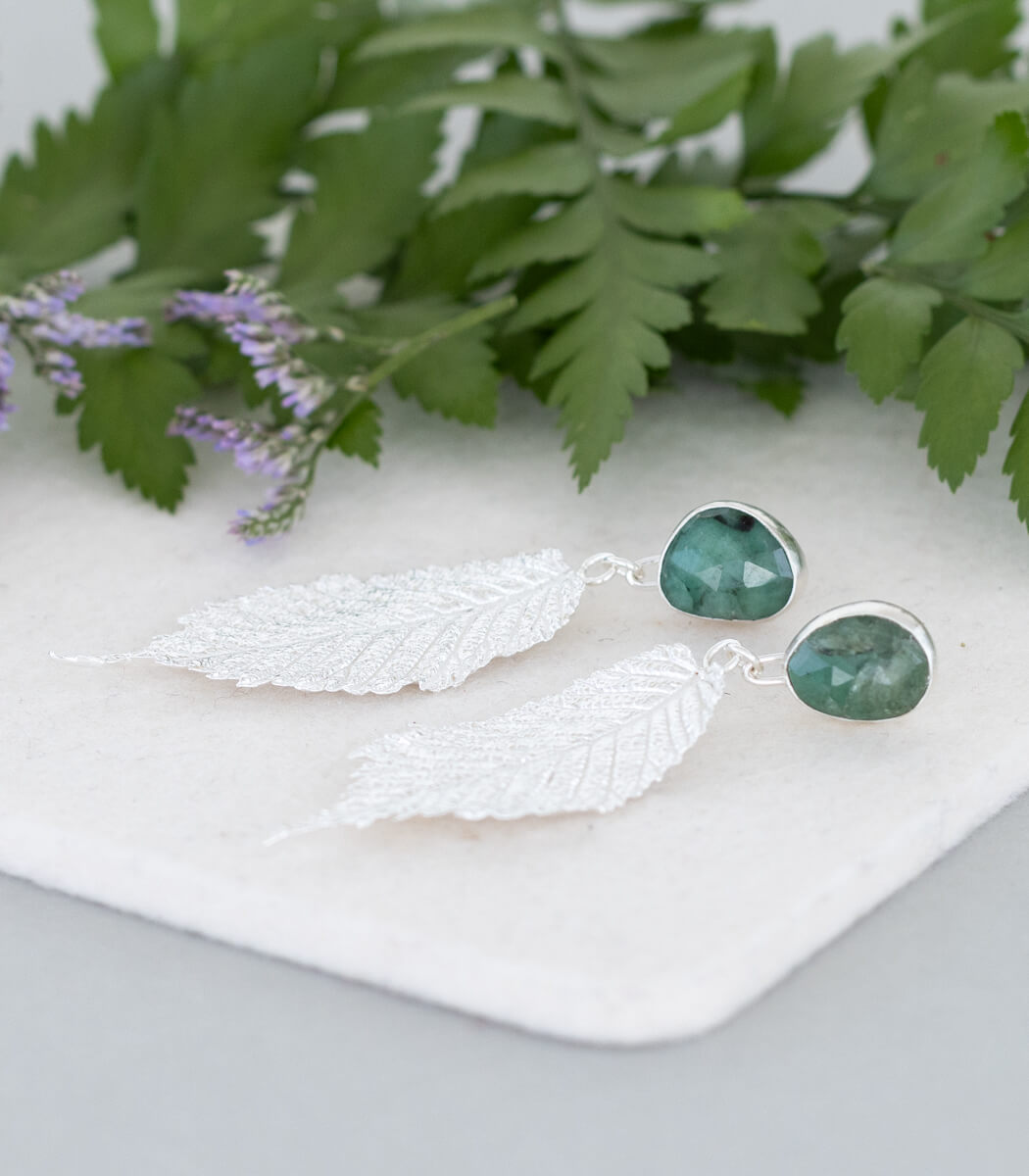 Ulmenblatt Ohrhänger Smaragd Silber