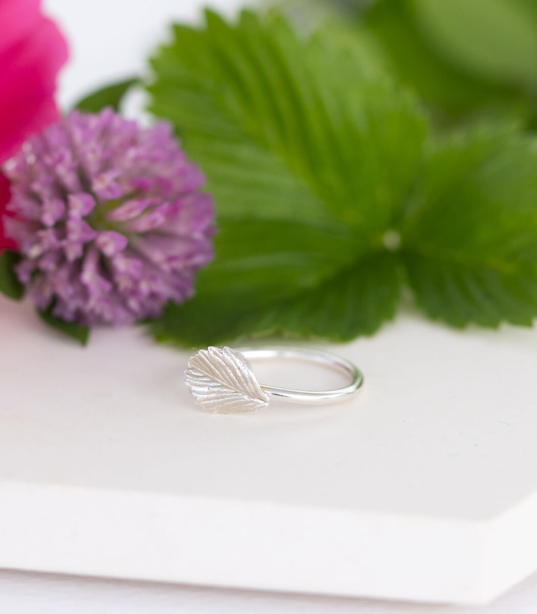 Erdbeerblatt Ring Silber Gr. 51