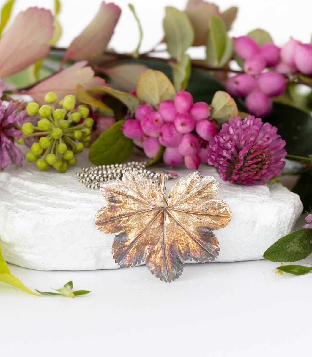 Frauenmantel Anhänger Silber