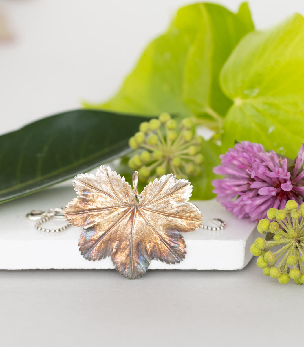 Frauenmantel Anhänger Silber