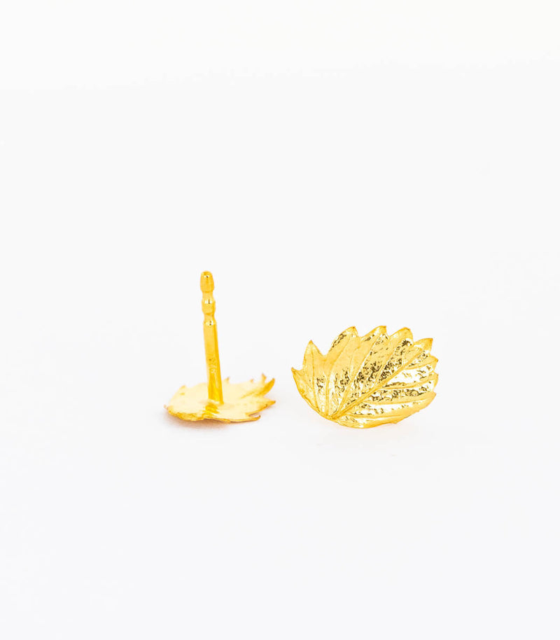Gold Ohrstecker Erdbeerblatt