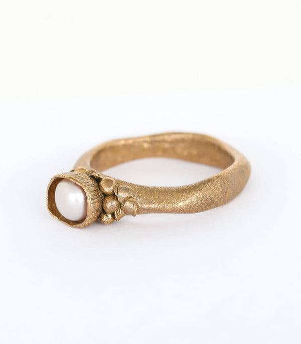Bronze Ring Blütenkelch Gr. 53