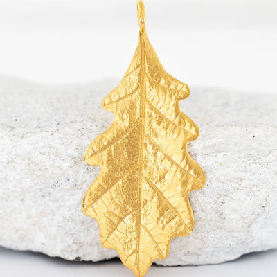 Oak leaf pendant gold