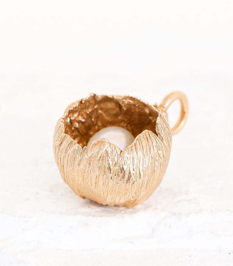 Bronze Anhänger Blüte mit Perle